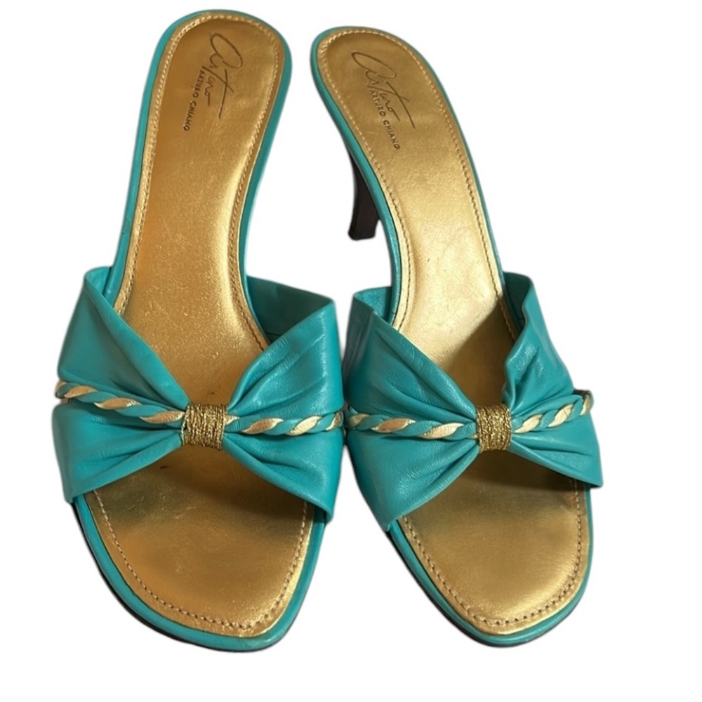Arturo by Arturo Chicano size 10 turquoise kitten heel slide with gold trim